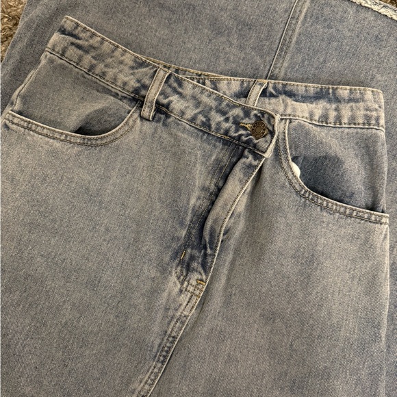 COMMENSE Asymmetrical Button Pockets
Slit Denim Maxi Skirt Size Medium. - Picture 3 of 8
